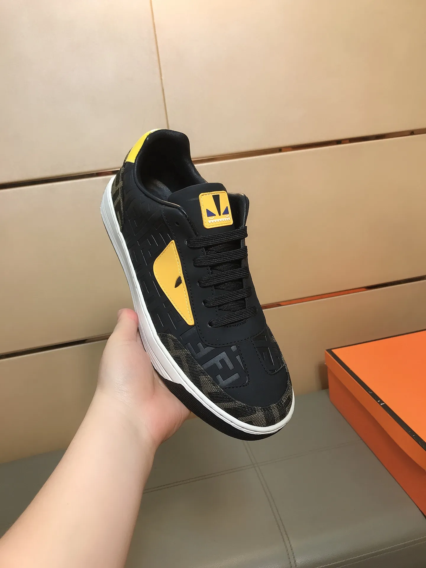 Ex-factory price 400 👟👟💎Fendi [Fendi] men's new high-top casual shoes are on the market 🔥The shoe body is made of brand-specific embossed leather, sheepskin lining, breathable and does not cover the feet! Fashionable casual shoes 🙈Non-slip and wear-resistant outsole👣 Standard size 38-44